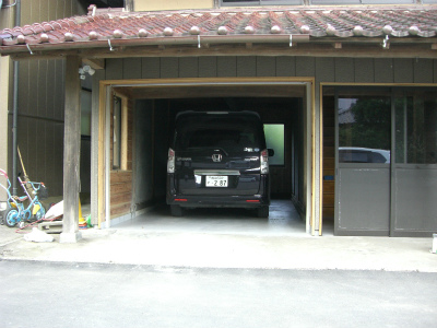 解体せずにシャッター付車庫にリフォーム